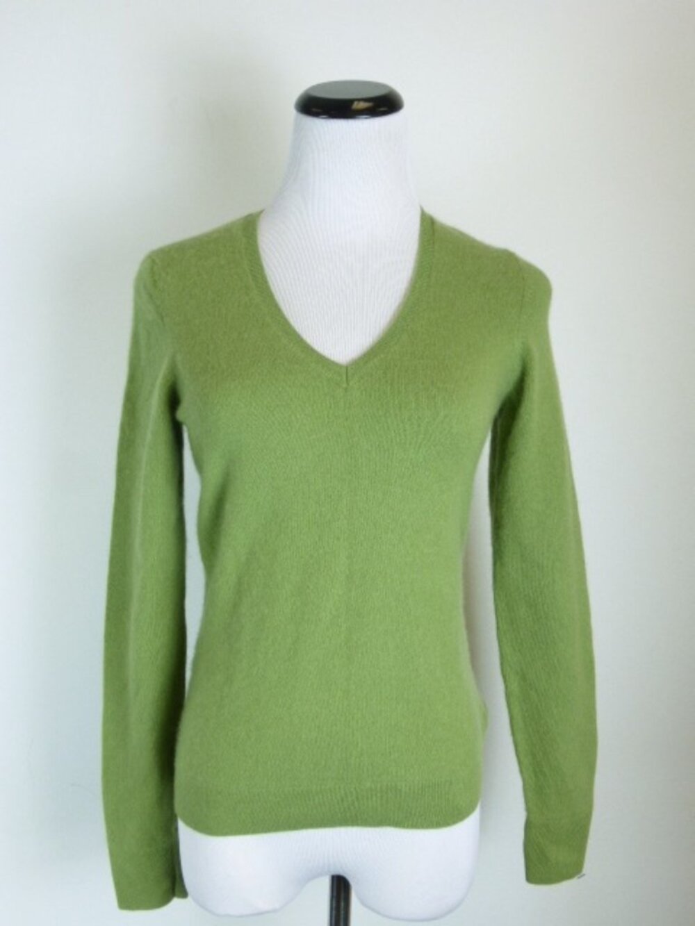 ANN TAYLOR green 100% CASHMERE V NECK SWEATER S